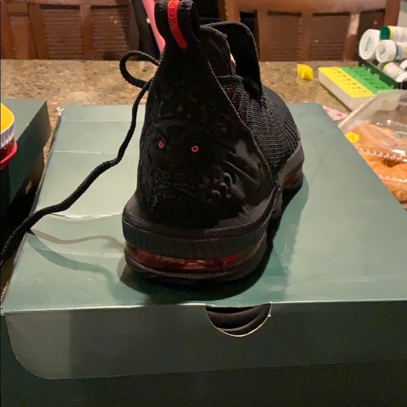 Lebron XVI men’s 10.5 brand new never worn - Picture 2 of 5